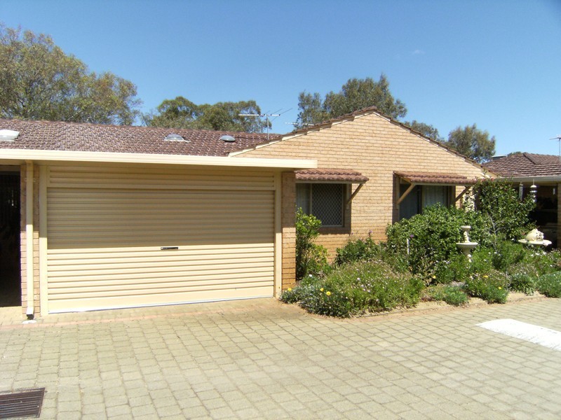 18/4 Page Road, Kelmscott WA 6111
