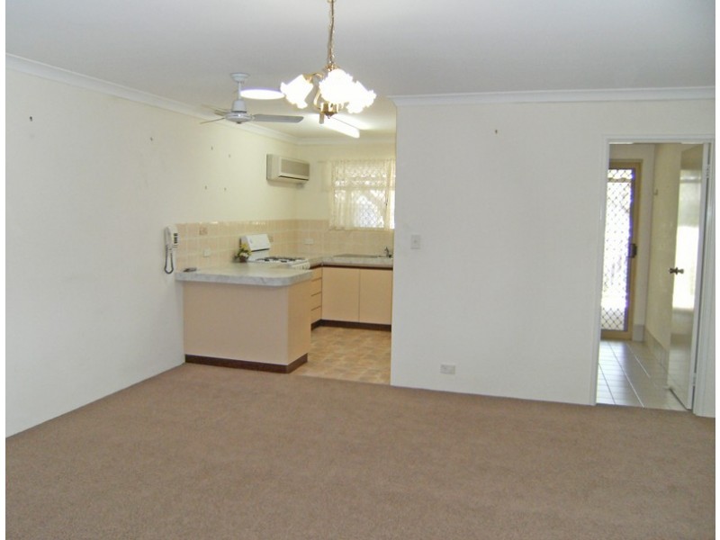18/4 Page Road, Kelmscott WA 6111