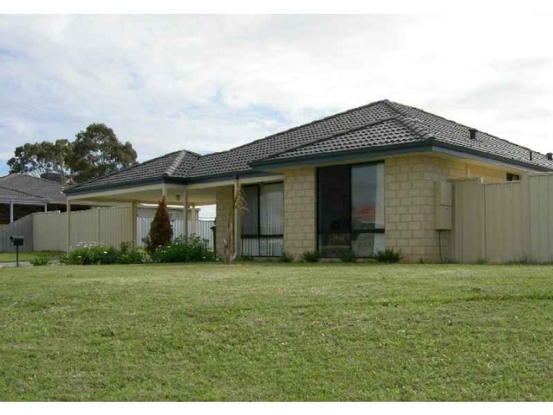 228 Seville Drive, Seville Grove WA 6112