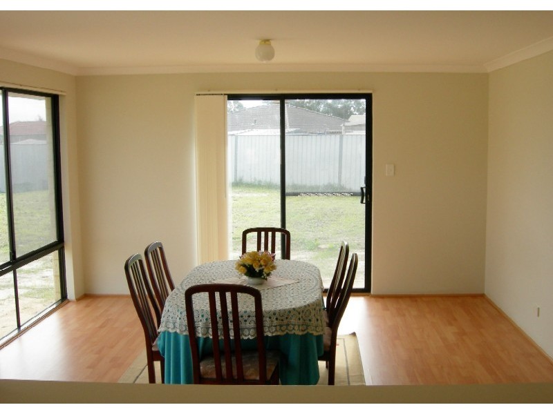 228 Seville Drive, Seville Grove WA 6112