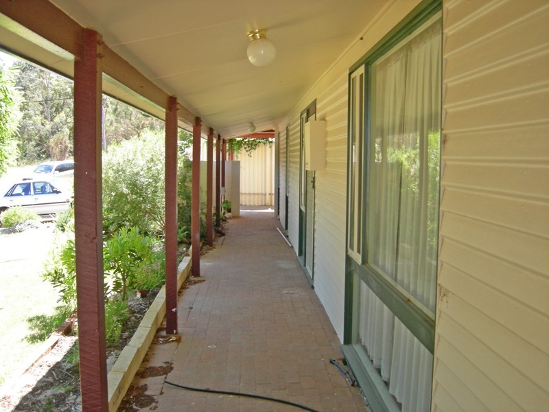 10 Brookside Avenue, Kelmscott WA 6111