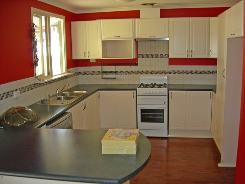 10 Brookside Avenue, Kelmscott WA 6111