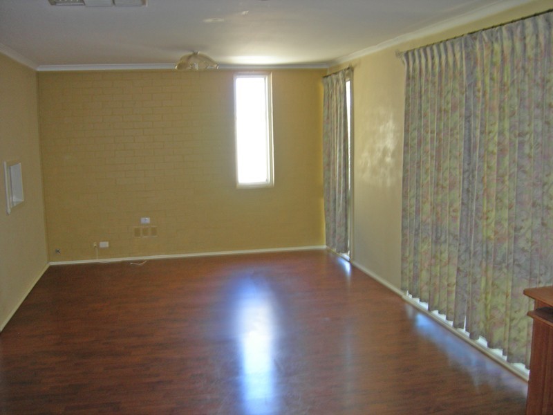 10 Brookside Avenue, Kelmscott WA 6111