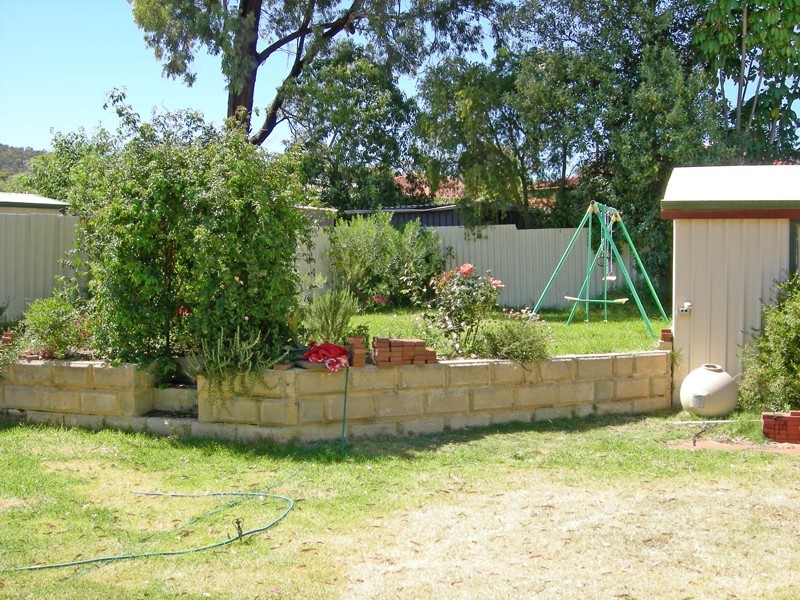 10 Brookside Avenue, Kelmscott WA 6111