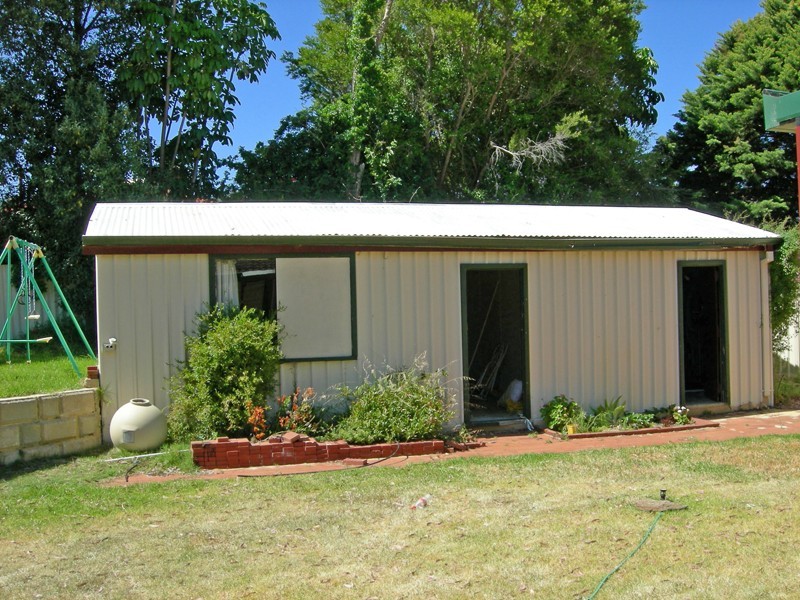 10 Brookside Avenue, Kelmscott WA 6111