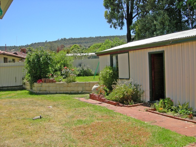 10 Brookside Avenue, Kelmscott WA 6111