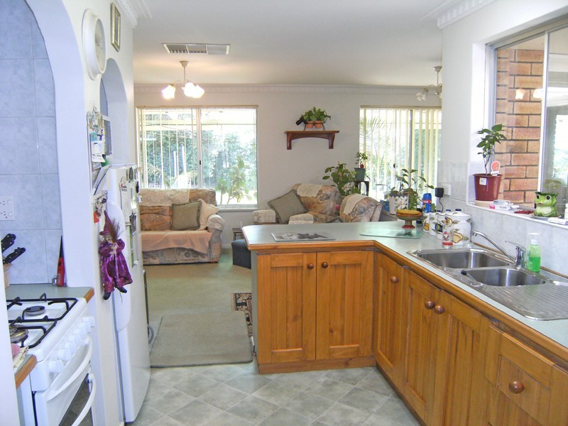 4 Wright Place, Kelmscott WA 6111