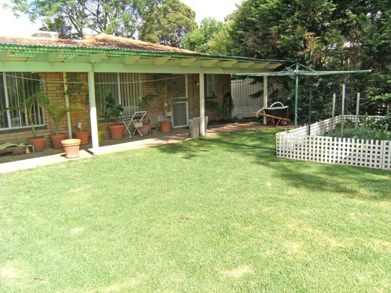 4 Wright Place, Kelmscott WA 6111