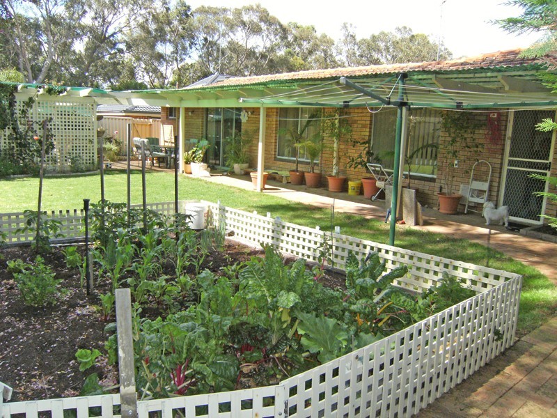 4 Wright Place, Kelmscott WA 6111