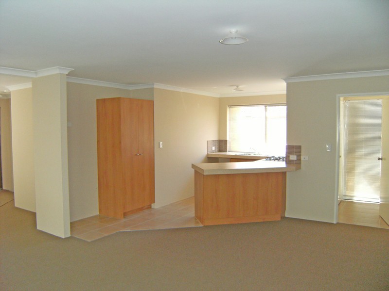 8A Woburn Way, Kelmscott WA 6111