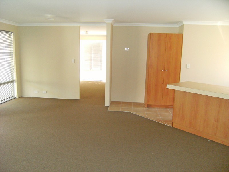 8A Woburn Way, Kelmscott WA 6111