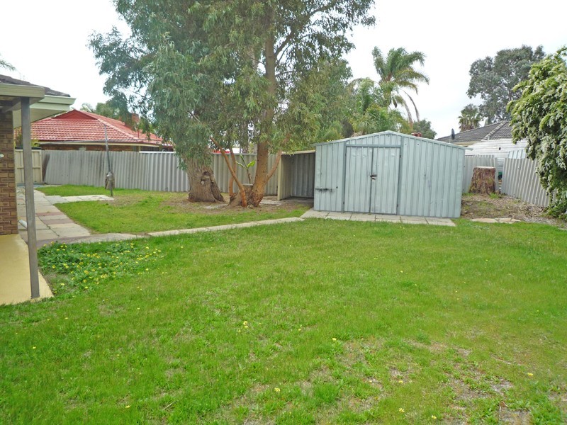 16 Felicia Place, Camillo WA 6111