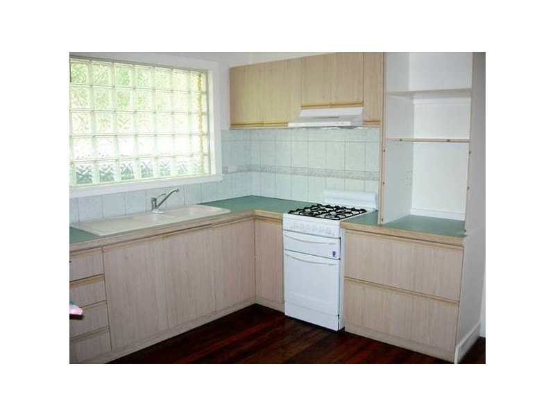 6 Spencer Rd, Kelmscott WA 6111