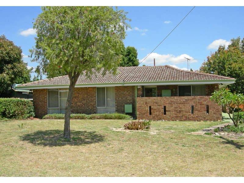 8 Galliers Avenue, Armadale WA 6112