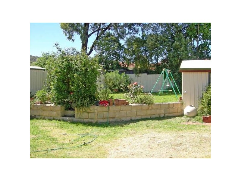 10 Brookside Avenue, Kelmscott WA 6111