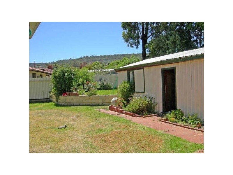 10 Brookside Avenue, Kelmscott WA 6111