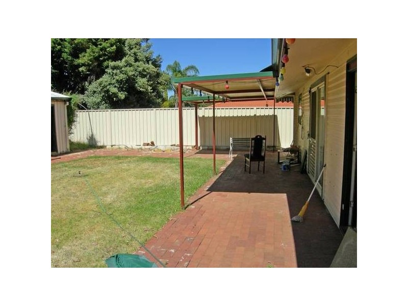 10 Brookside Avenue, Kelmscott WA 6111