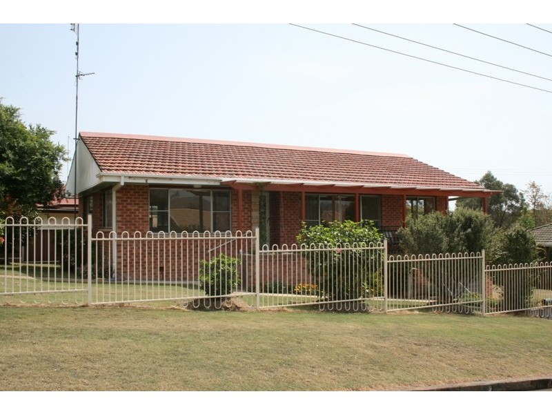 2 Carlton Avenue, Dungog NSW 2420