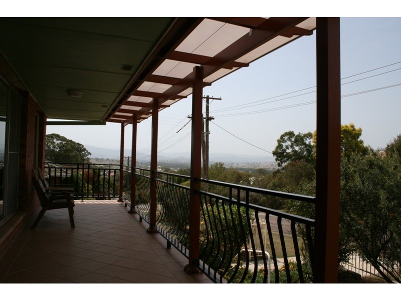 2 Carlton Avenue, Dungog NSW 2420
