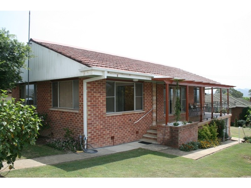 2 Carlton Avenue, Dungog NSW 2420