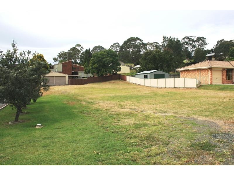 11 Hancock Avenue, Dungog NSW 2420