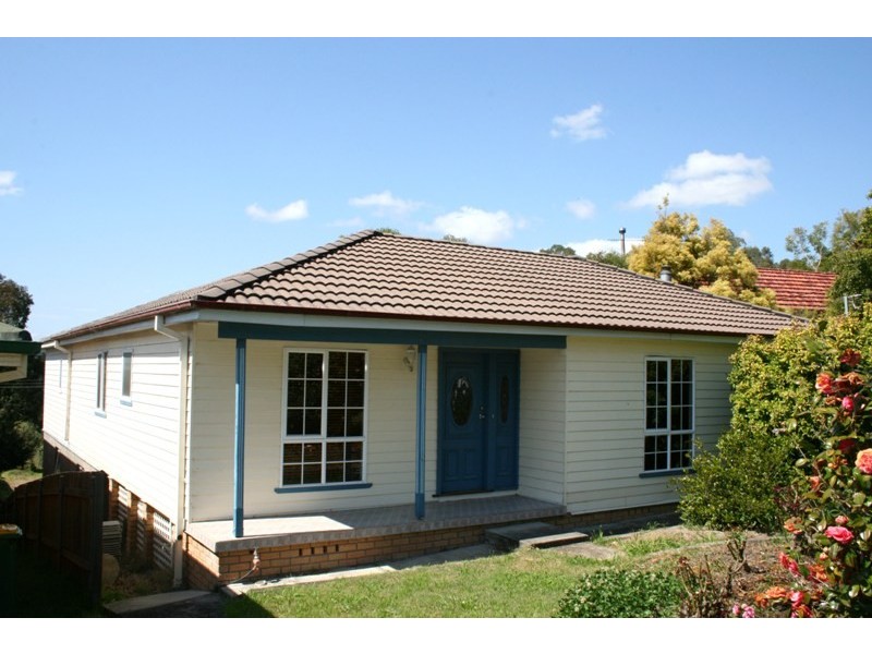 9 Carlton Avenue, Dungog NSW 2420