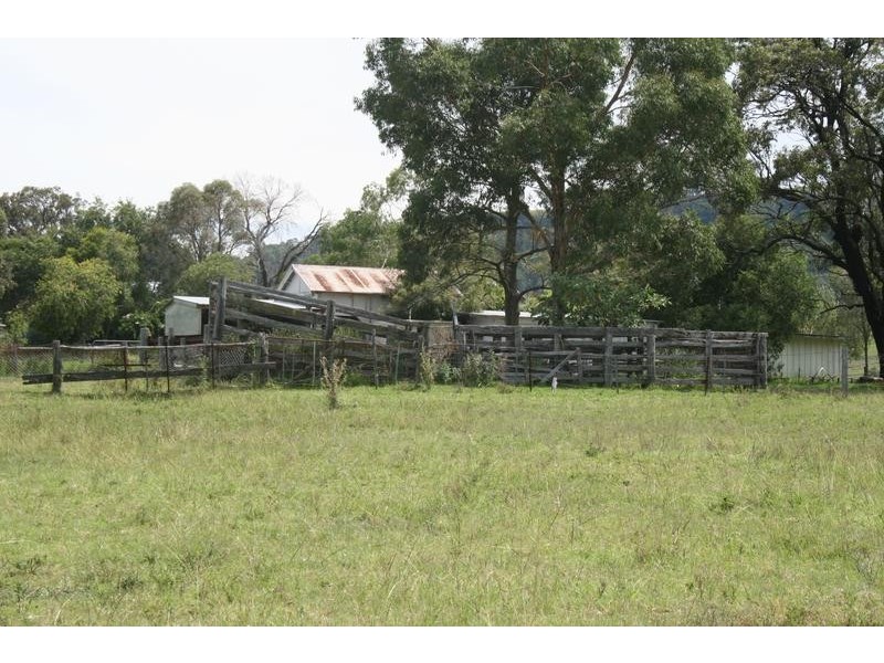 128 Sandy Creek Road, Dungog NSW 2420