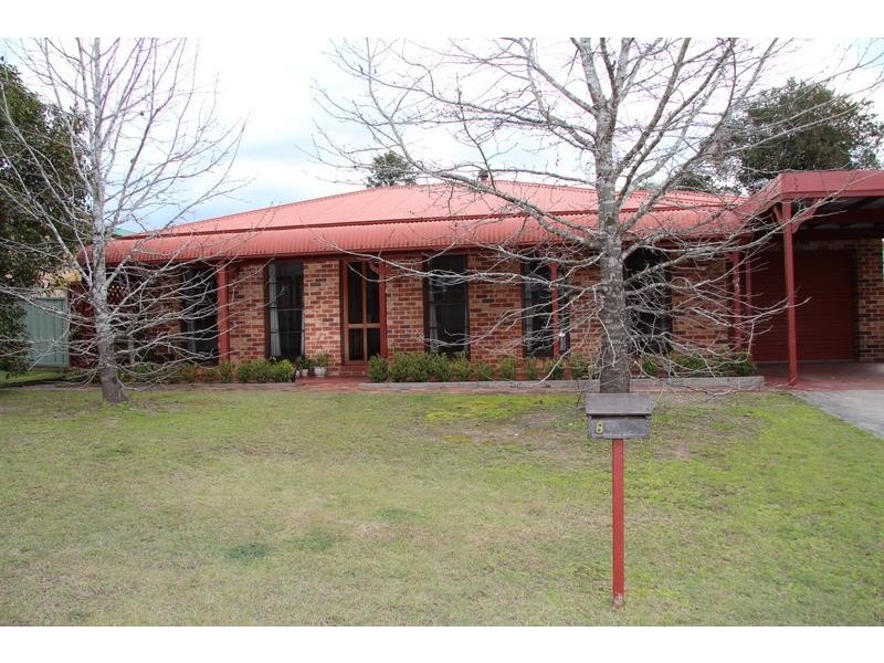 8 Baird Street, Dungog NSW 2420