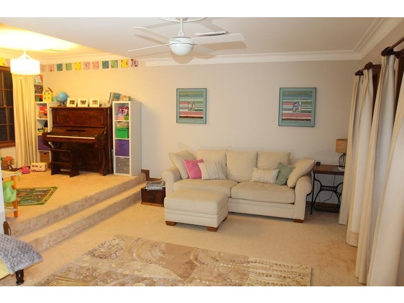 8 Baird Street, Dungog NSW 2420