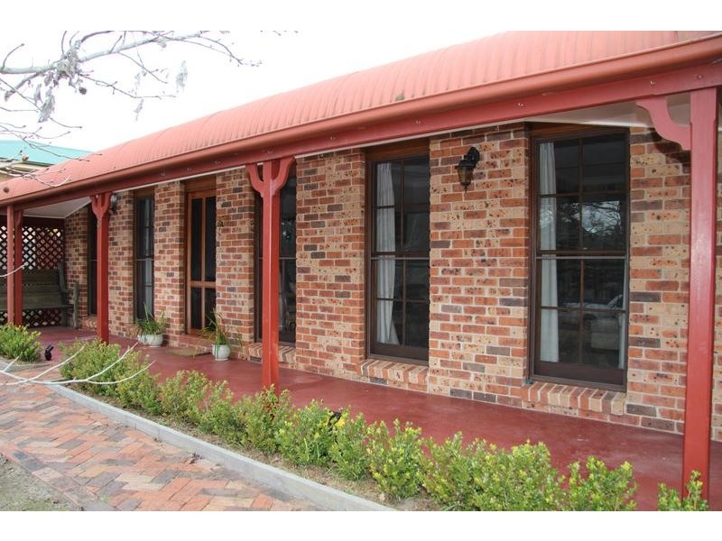 8 Baird Street, Dungog NSW 2420