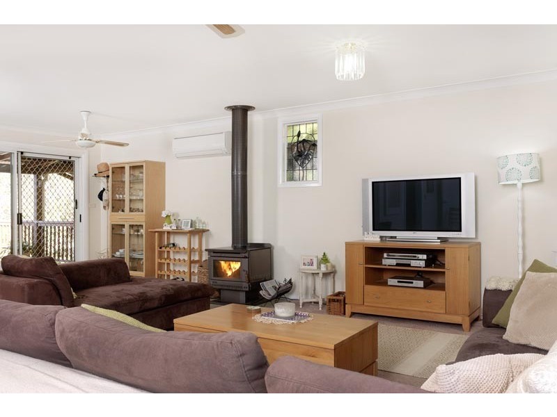 9 Carlton Avenue, Dungog NSW 2420