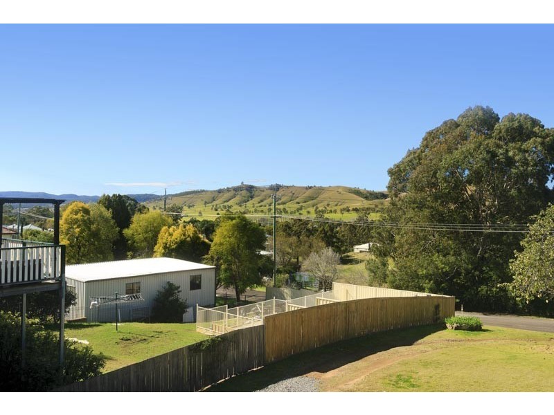 9 Carlton Avenue, Dungog NSW 2420