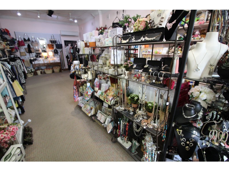174 Dowling Street, Dungog NSW 2420