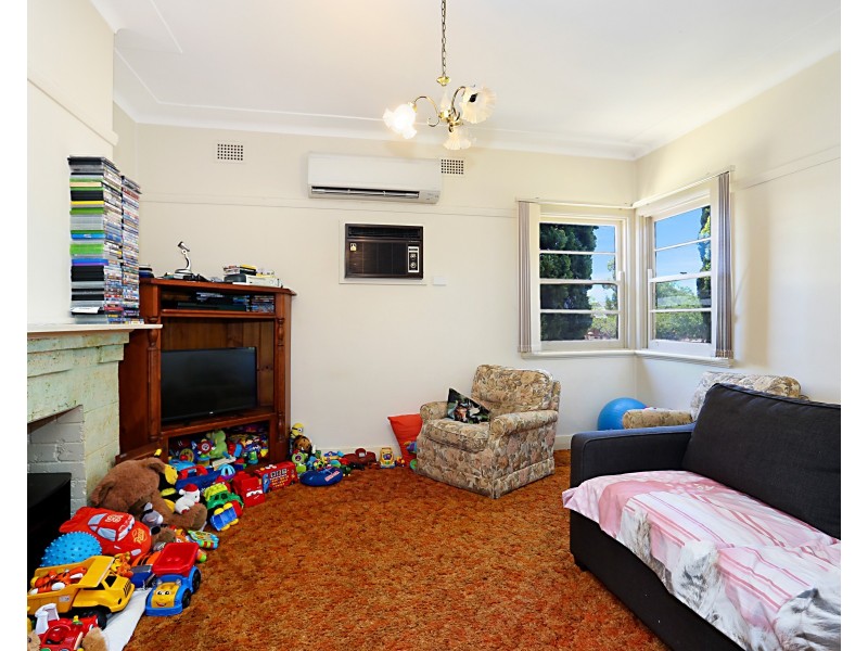 42 Dowling Street, Dungog NSW 2420