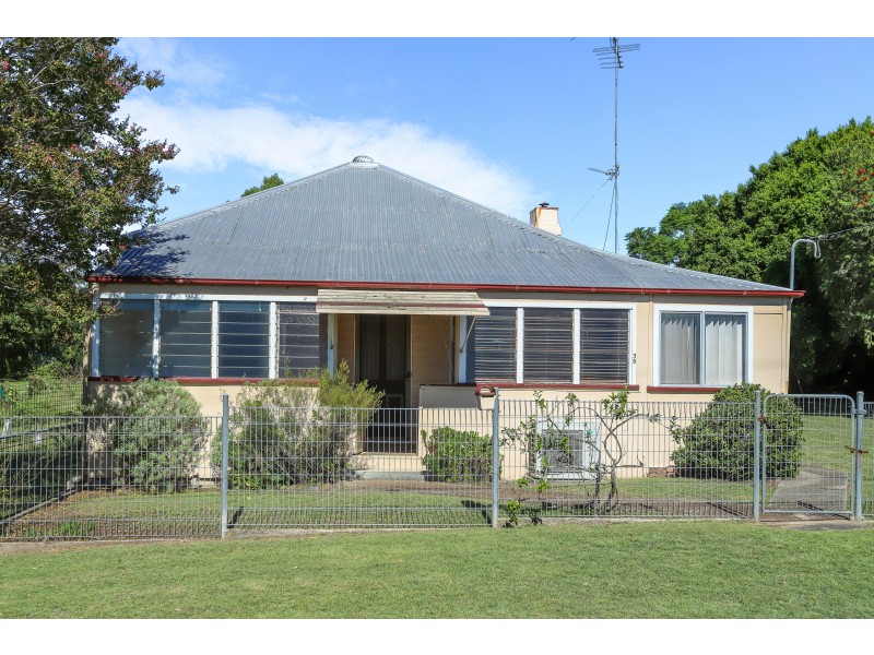 38 Chapman Street, Dungog NSW 2420