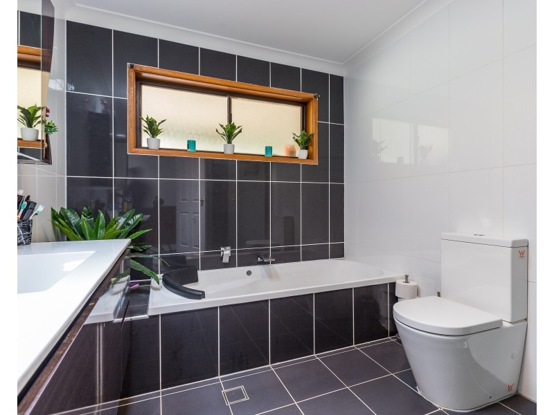 6 Holmwood Road, Seaham NSW 2324