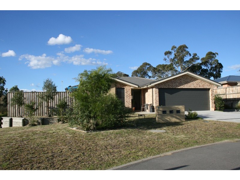 1/19 Hillview Avenue, Dungog NSW 2420