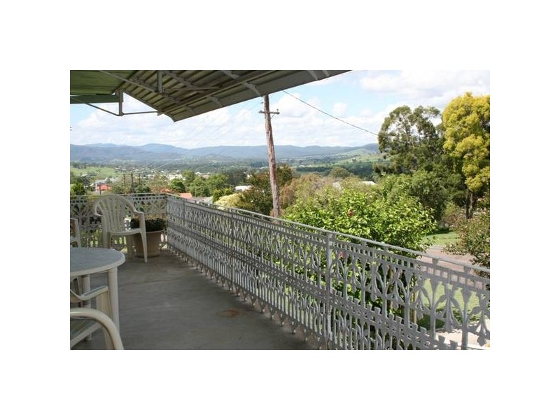 2 Carlton Avenue, Dungog NSW 2420