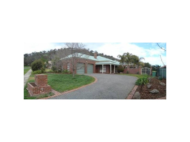 McCulloch Crescent, Wodonga VIC 3690