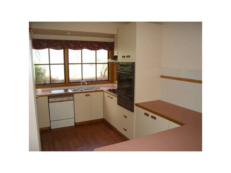 McCulloch Crescent, Wodonga VIC 3690