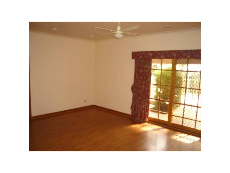 McCulloch Crescent, Wodonga VIC 3690