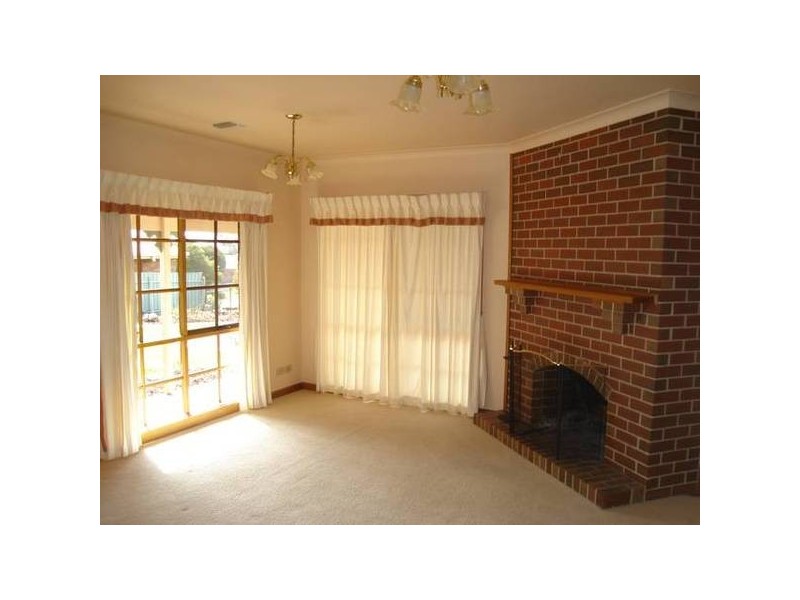 McCulloch Crescent, Wodonga VIC 3690