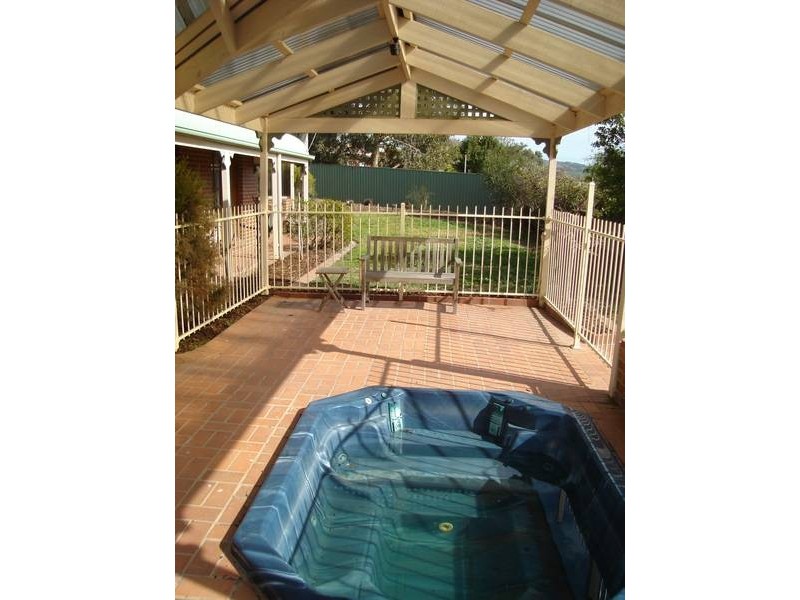 McCulloch Crescent, Wodonga VIC 3690