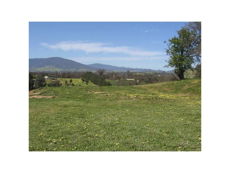 2 Isaacs Avenue, Yackandandah VIC 3749