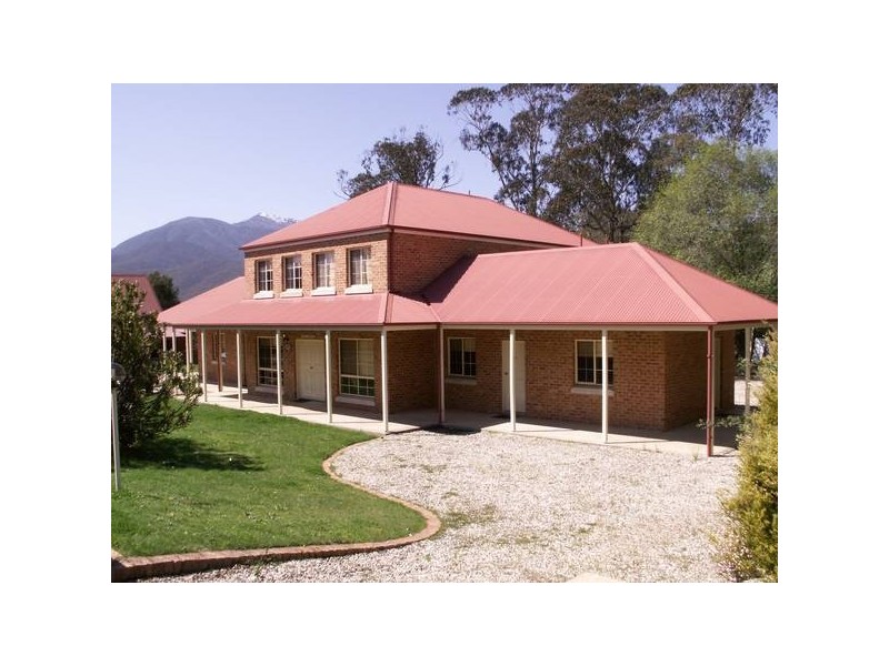 16 ST BERNARD DRIVE, Tawonga VIC 3697