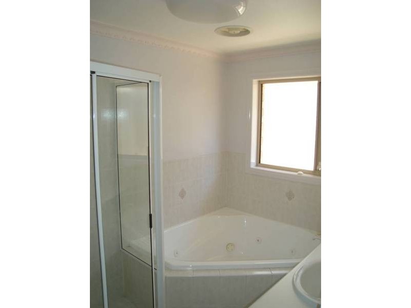 257 Desmond Street, Lavington NSW 2641