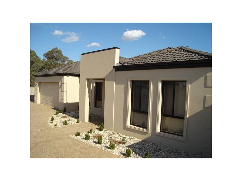 2/22 Mountain Way, Lavington NSW 2641