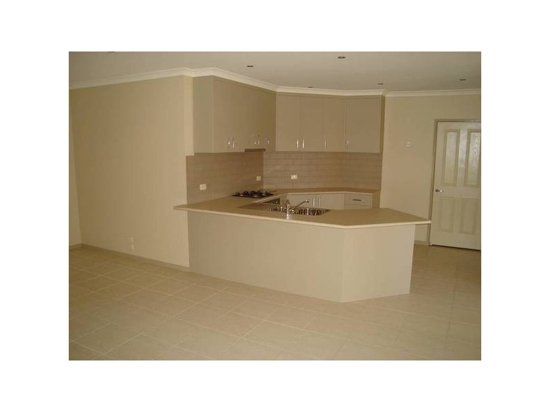 2/22 Mountain Way, Lavington NSW 2641