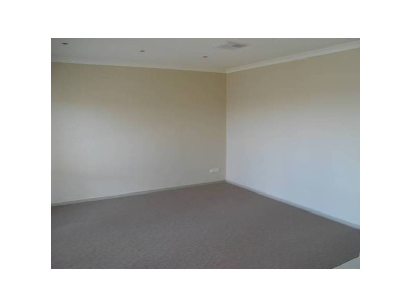 2/22 Mountain Way, Lavington NSW 2641