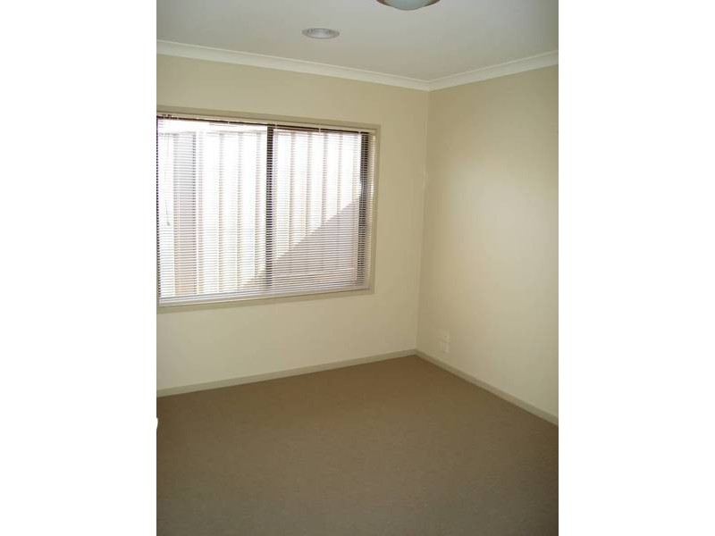 2/22 Mountain Way, Lavington NSW 2641